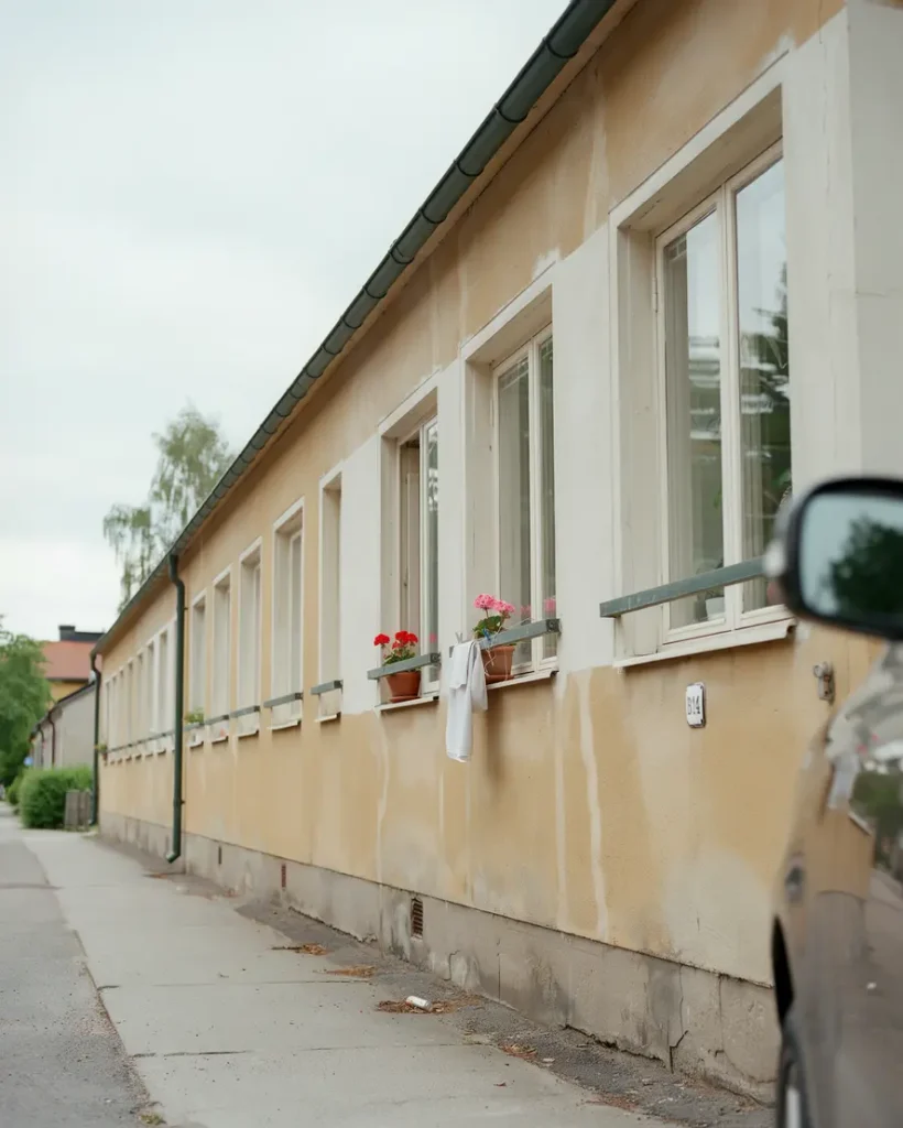 f nsterkarmar och b gar m lades om i vis ttra flemingsberg