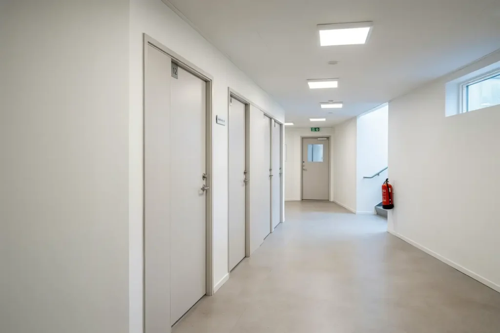 k llarkorridorer renoverades med nya ytskikt och m lning i vis ttra flemingsberg
